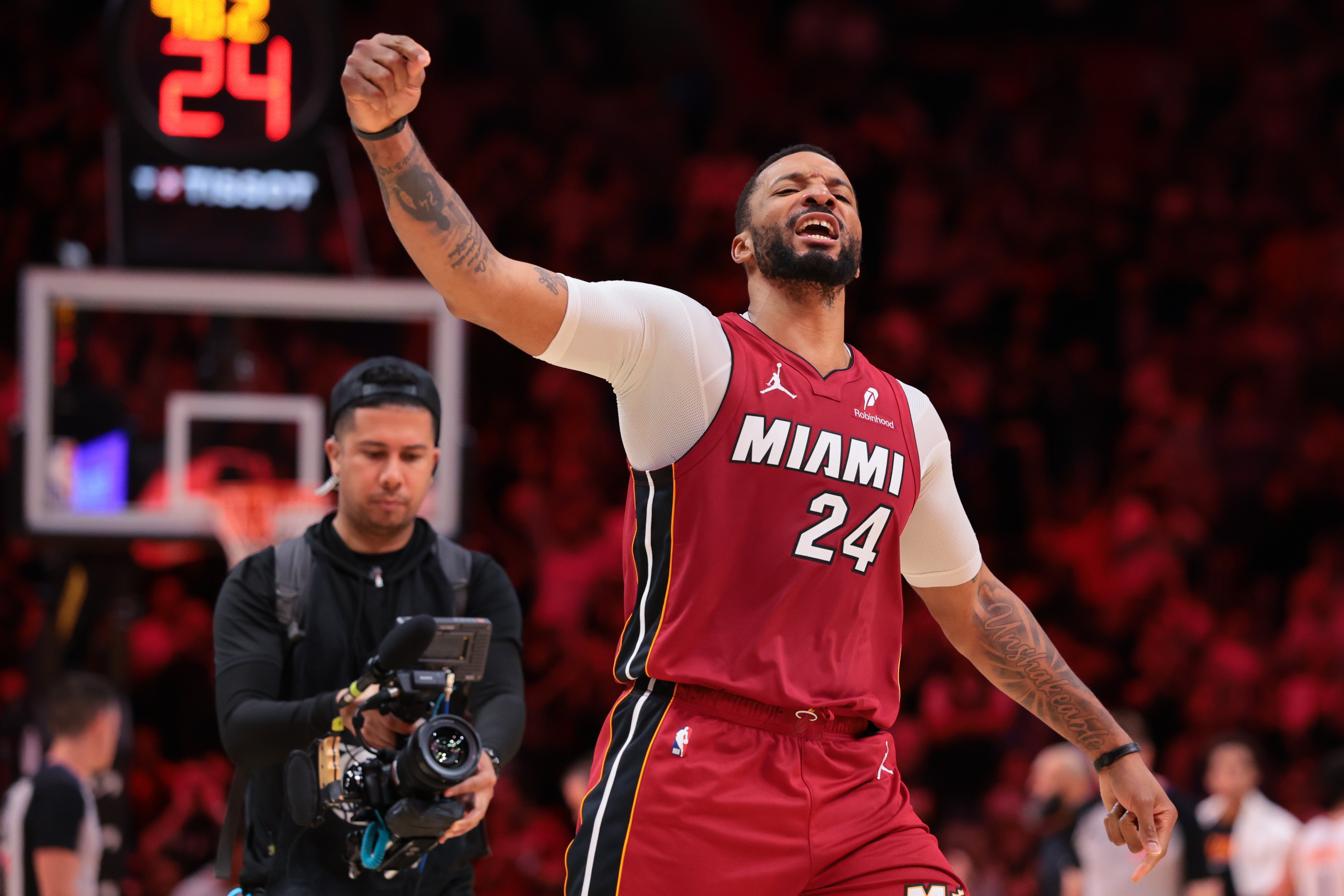 开云体育app-明天热火客战鹈鹕 鲍威尔因背部伤势缺阵 维金斯出战成疑