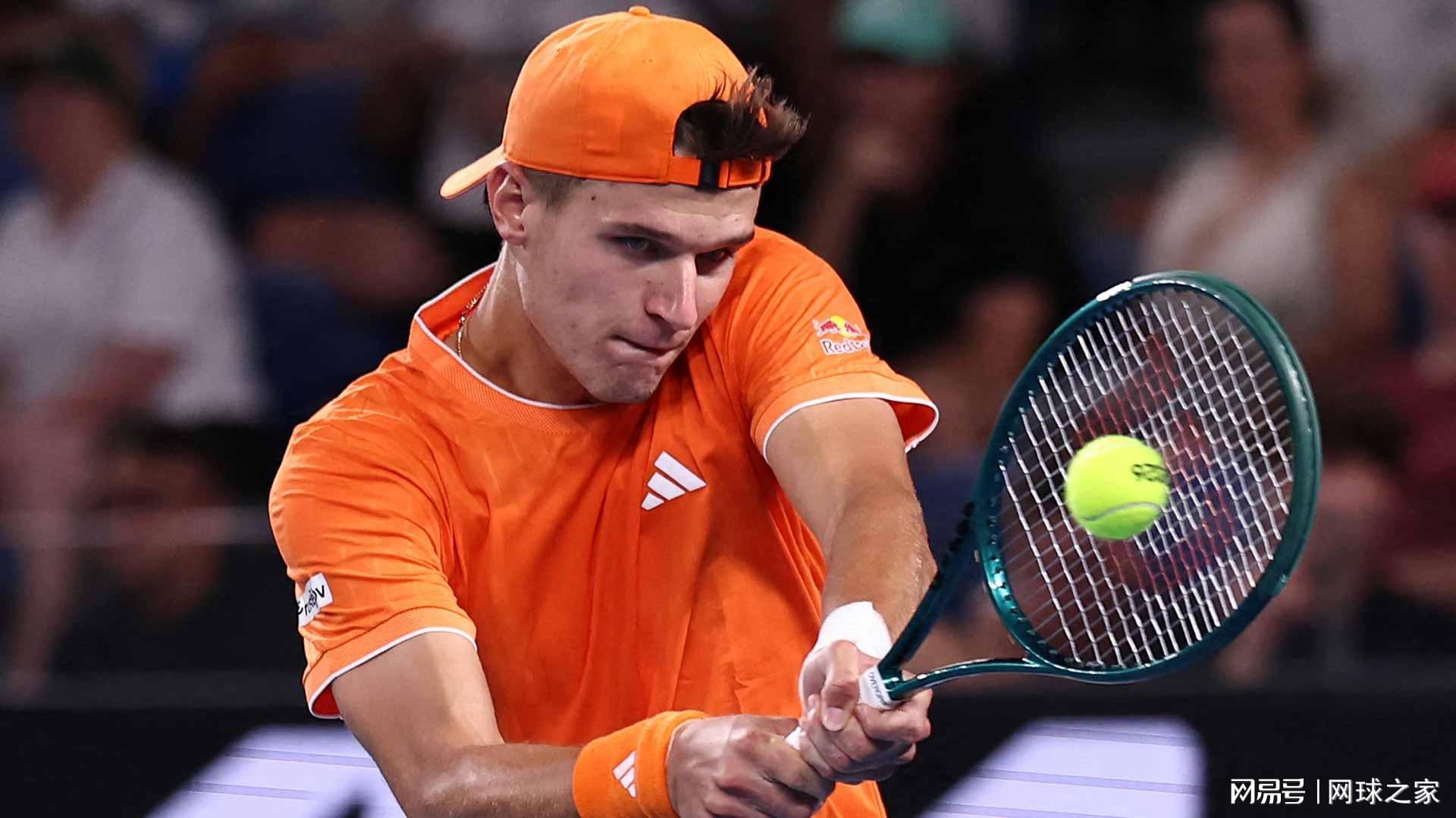 开云电子-门西克退赛保送德约进八强！阿卡八强将迎战本土宠儿